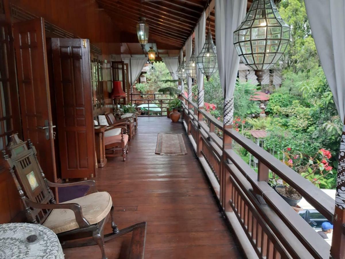 Badjoeri Ethnic Wooden Homestay Bandung Exterior foto